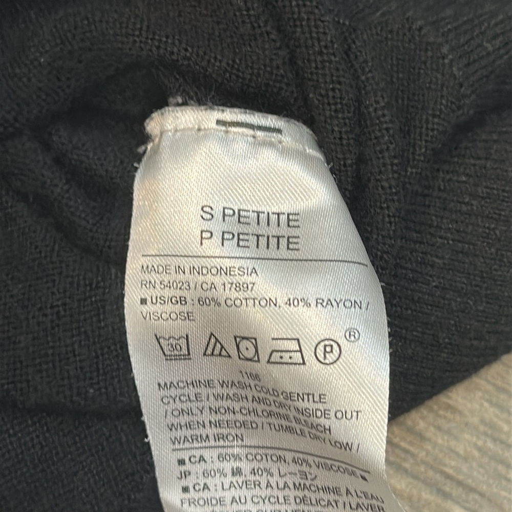 Banana Republic Womens Black Crewneck Sweater. Size Small Petite. Long Sleeve - Picture 6 of 6